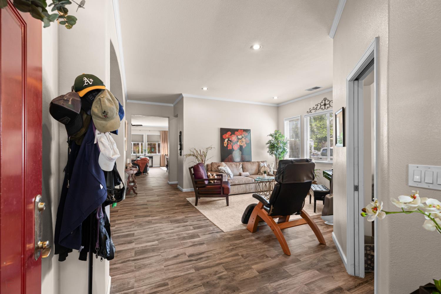 Detail Gallery Image 6 of 60 For 2020 Malcolm Way, Modesto,  CA 95356 - 3 Beds | 3 Baths