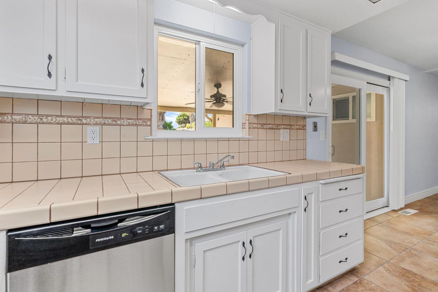 Detail Gallery Image 21 of 40 For 2040 Edgebrook Dr, Modesto,  CA 95354 - 3 Beds | 2 Baths