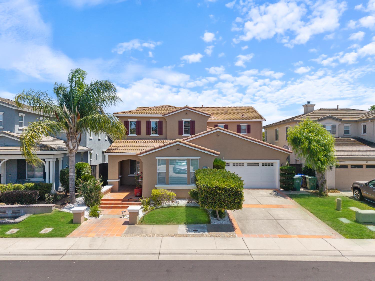 Detail Gallery Image 4 of 78 For 6904 Rio Tejo Way, Elk Grove,  CA 95757 - 5 Beds | 3 Baths