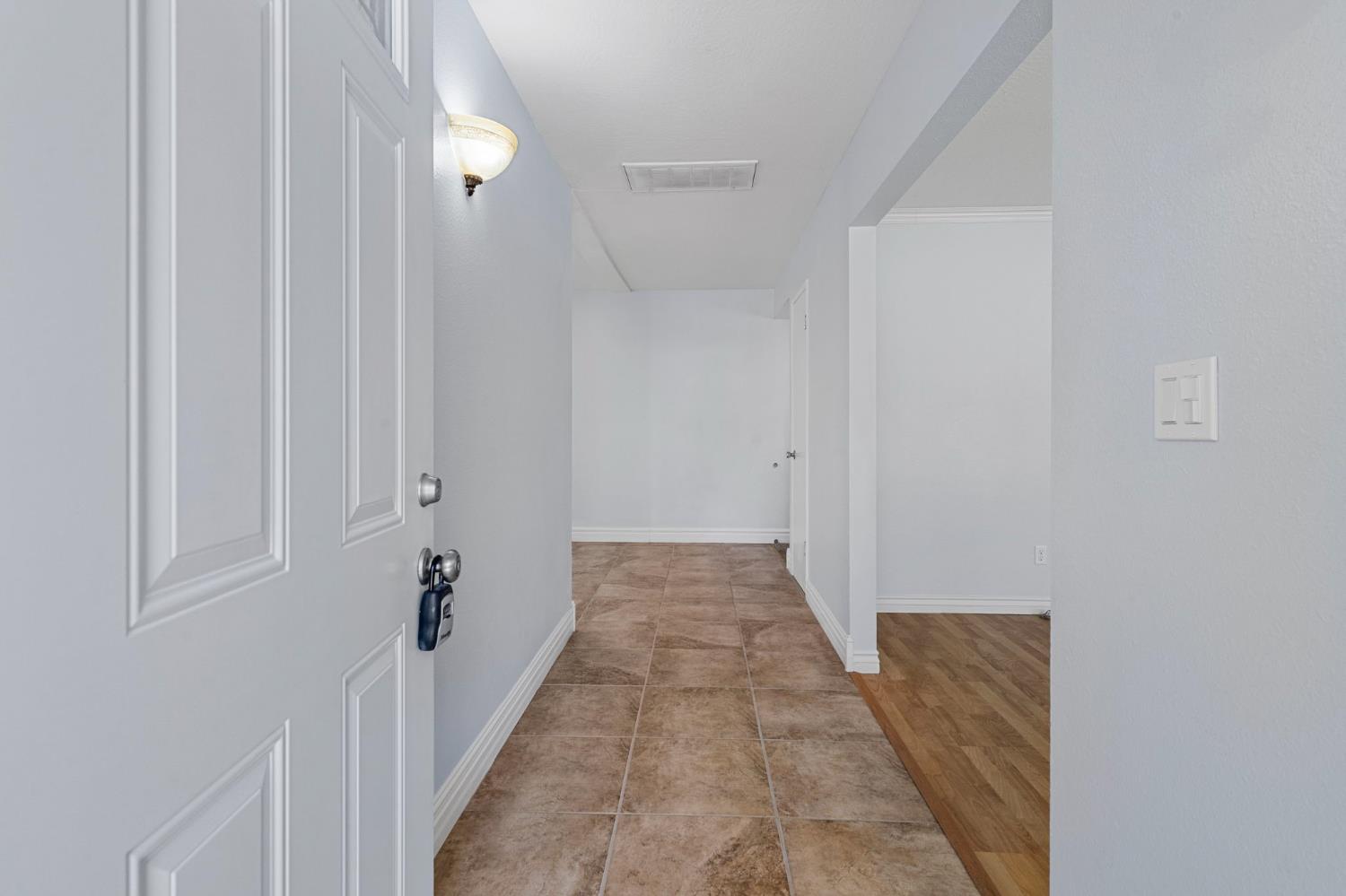 Detail Gallery Image 7 of 40 For 2040 Edgebrook Dr, Modesto,  CA 95354 - 3 Beds | 2 Baths