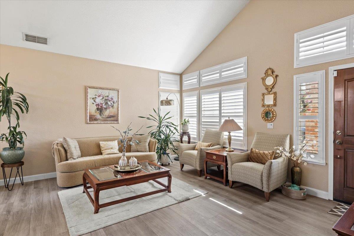 Detail Gallery Image 5 of 41 For 9128 Miners Creek Ct, Elk Grove,  CA 95758 - 4 Beds | 2/1 Baths