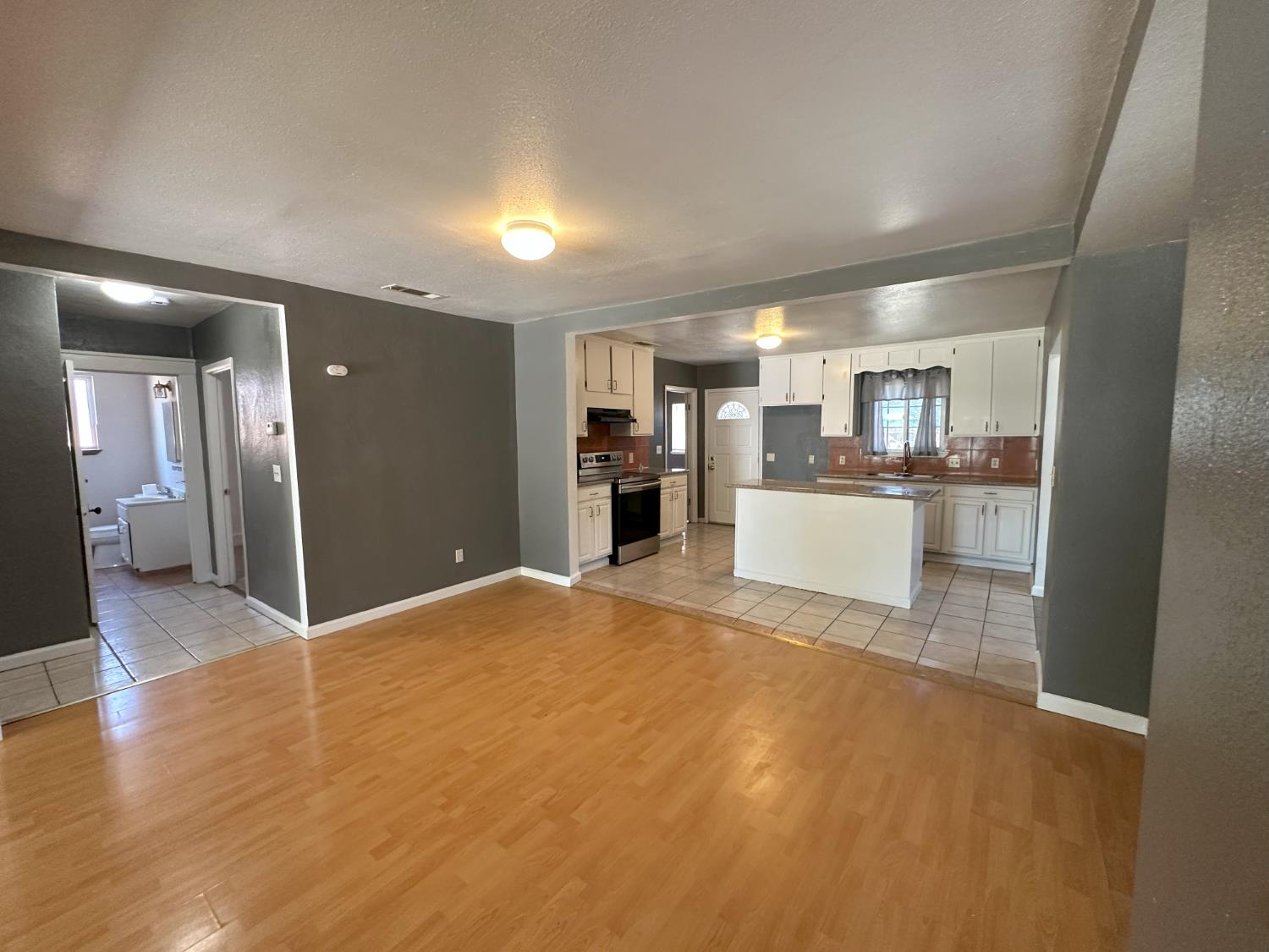 Detail Gallery Image 6 of 20 For 405 Colorado Ave, Modesto,  CA 95351 - 3 Beds | 2 Baths