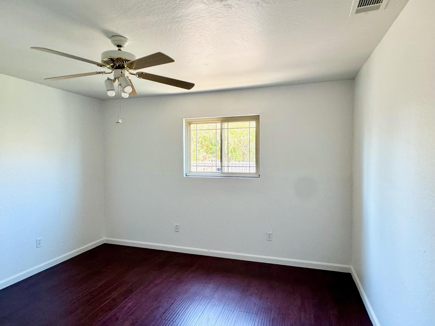 Detail Gallery Image 10 of 19 For 2818 Plover St, Sacramento,  CA 95815 - 4 Beds | 2 Baths
