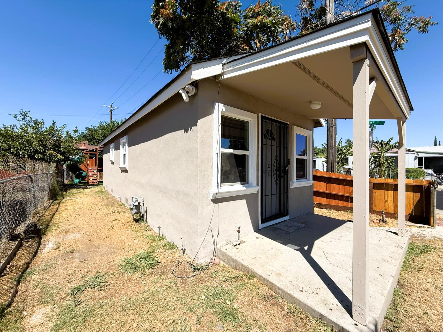 Detail Gallery Image 2 of 19 For 1561 N Filbert St, Stockton,  CA 95205 - 1 Beds | 1 Baths