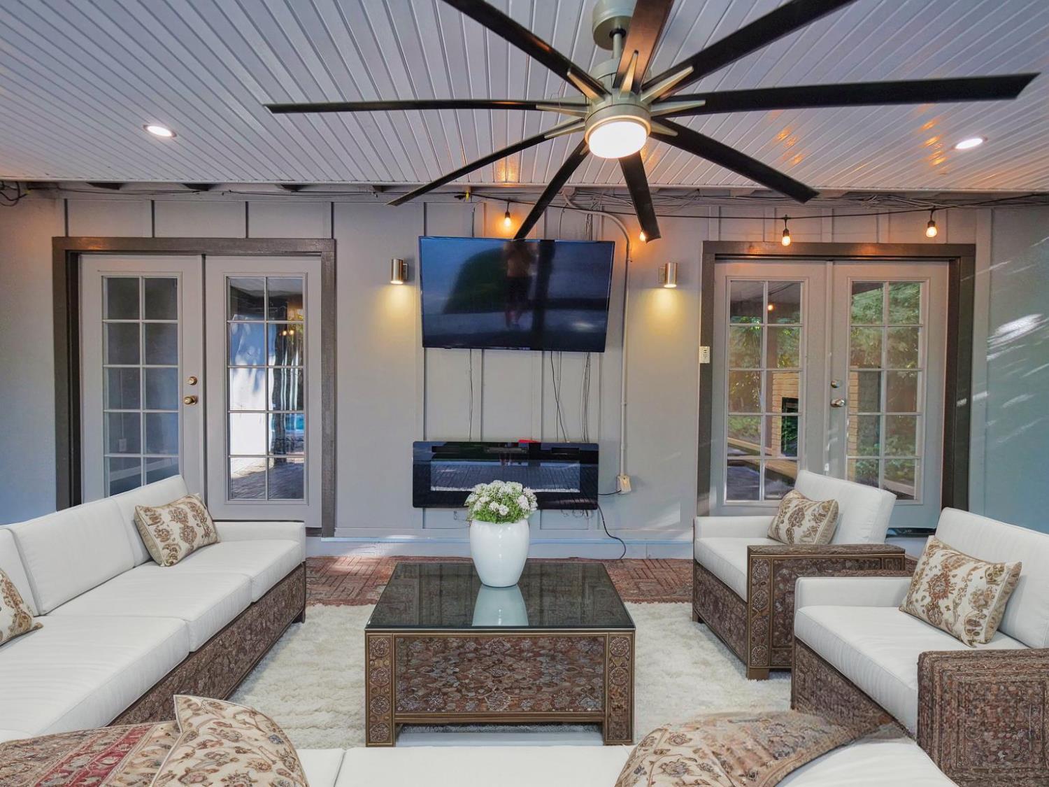 Detail Gallery Image 2 of 12 For 5309 Grant Ave, Carmichael,  CA 95608 - 3 Beds | 3 Baths