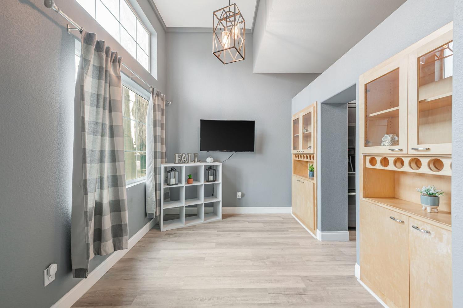 Detail Gallery Image 15 of 46 For 9065 Robbins Rd, Sacramento,  CA 95829 - 4 Beds | 2/1 Baths