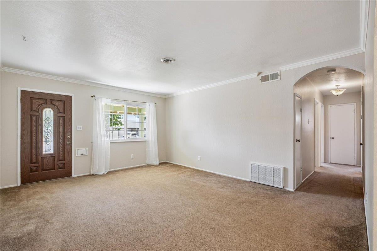 Detail Gallery Image 5 of 28 For 6609 Medora Dr, North Highlands,  CA 95660 - 3 Beds | 1/1 Baths
