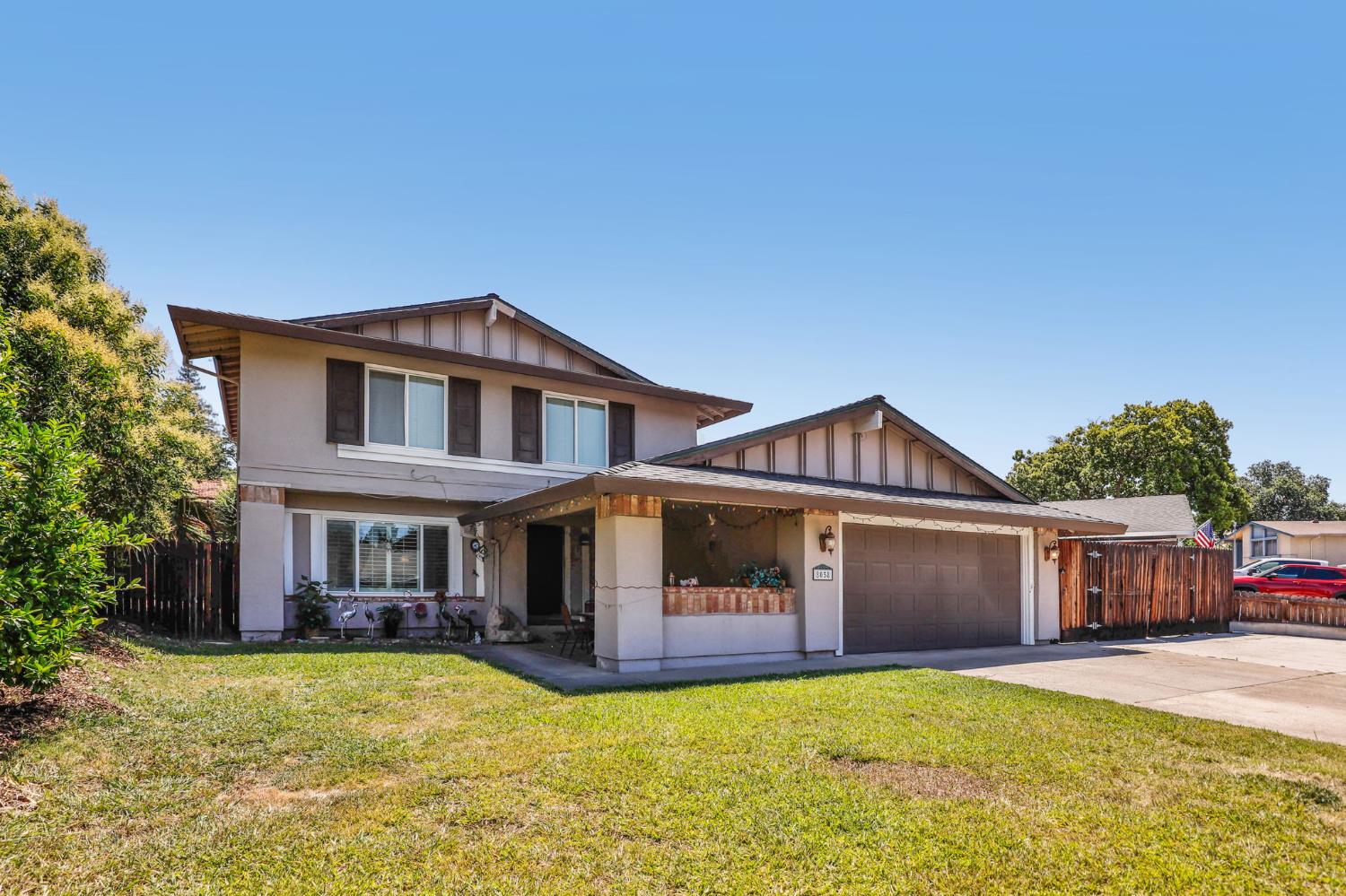 Detail Gallery Image 2 of 55 For 8058 Mesa Oak Way, Citrus Heights,  CA 95610 - 5 Beds | 3 Baths