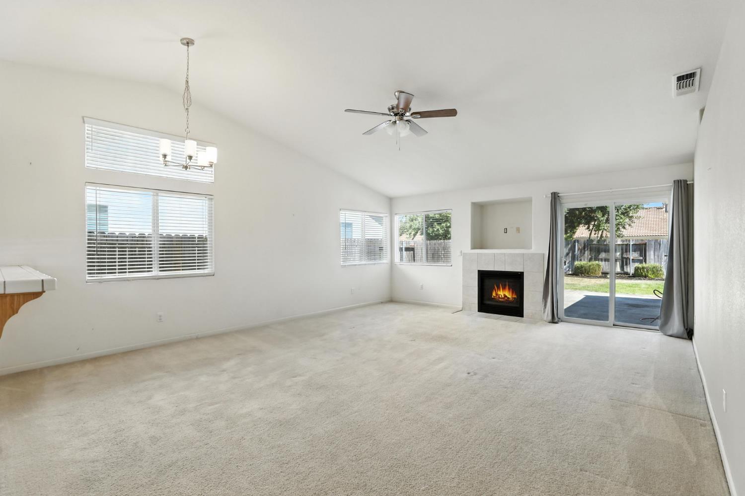 Detail Gallery Image 7 of 31 For 7105 Prazzo Way, Elk Grove,  CA 95757 - 3 Beds | 2 Baths