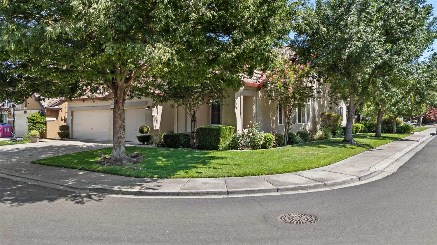 Detail Gallery Image 3 of 60 For 2020 Malcolm Way, Modesto,  CA 95356 - 3 Beds | 3 Baths