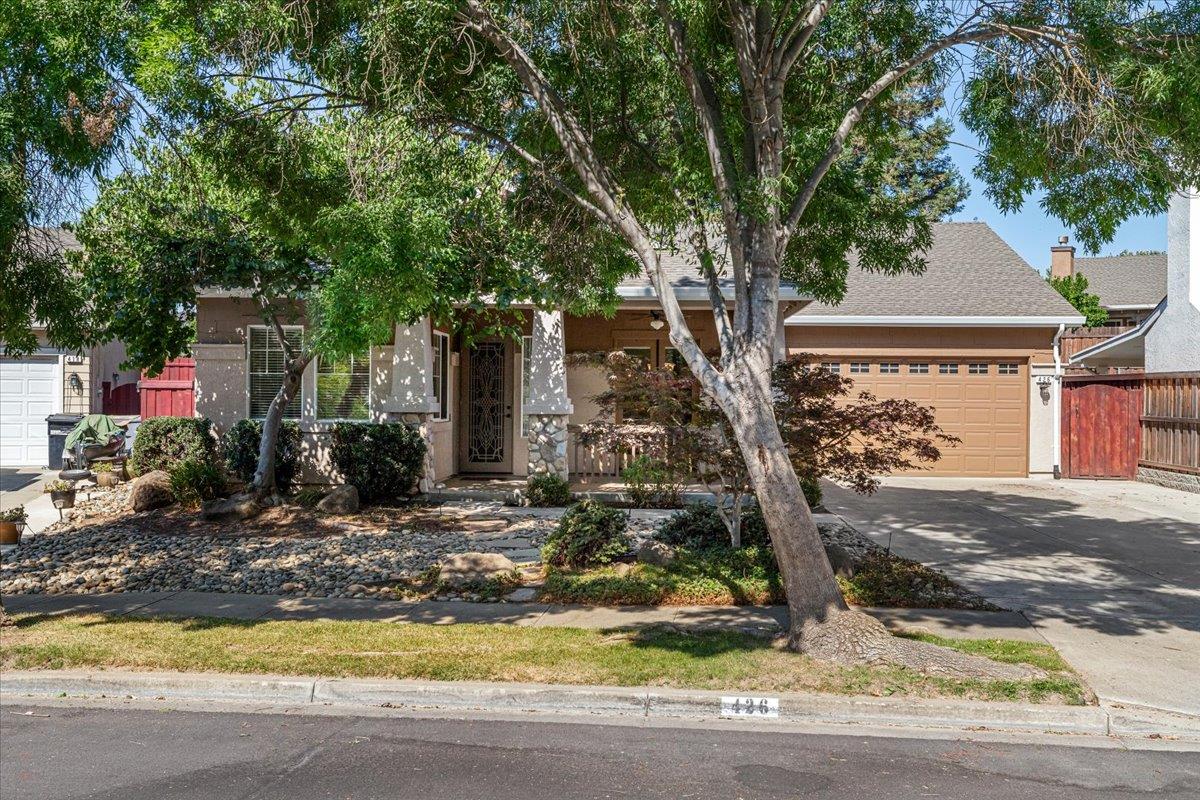 Detail Gallery Image 2 of 53 For 426 Treecrest Cir, Oakdale,  CA 95361 - 3 Beds | 2 Baths