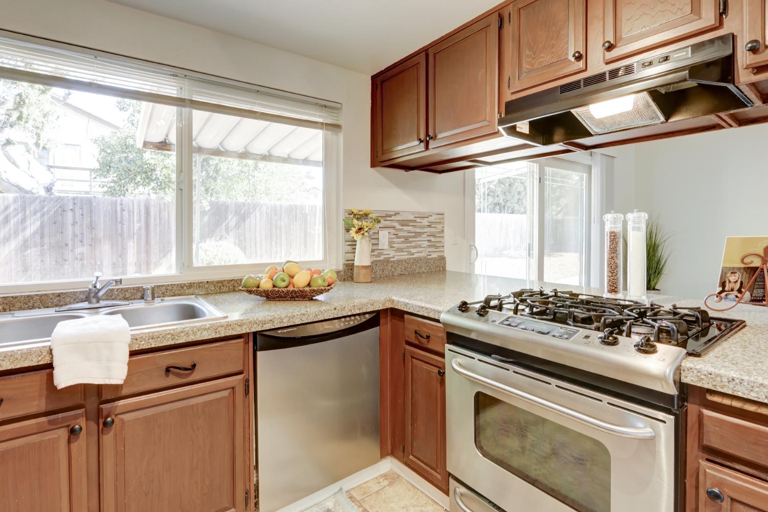 Detail Gallery Image 25 of 48 For 9013 Meadowsweet Way, Elk Grove,  CA 95624 - 4 Beds | 2 Baths