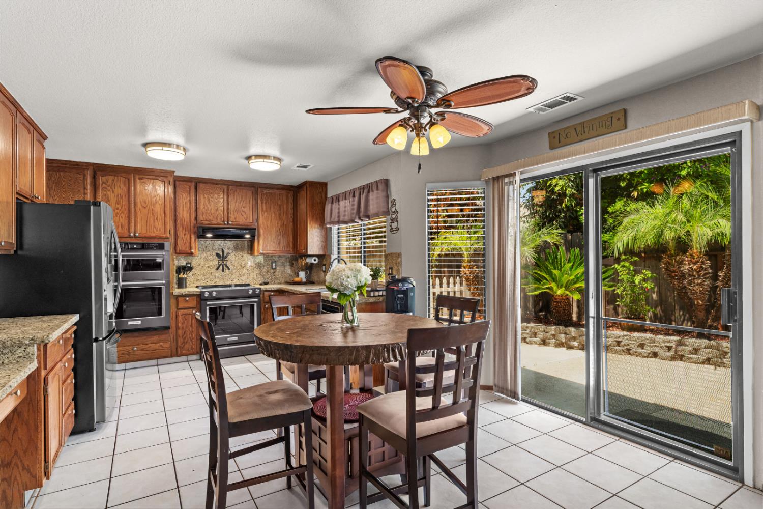 Detail Gallery Image 7 of 39 For 1551 Arnell Pl, Manteca,  CA 95337 - 3 Beds | 2/1 Baths