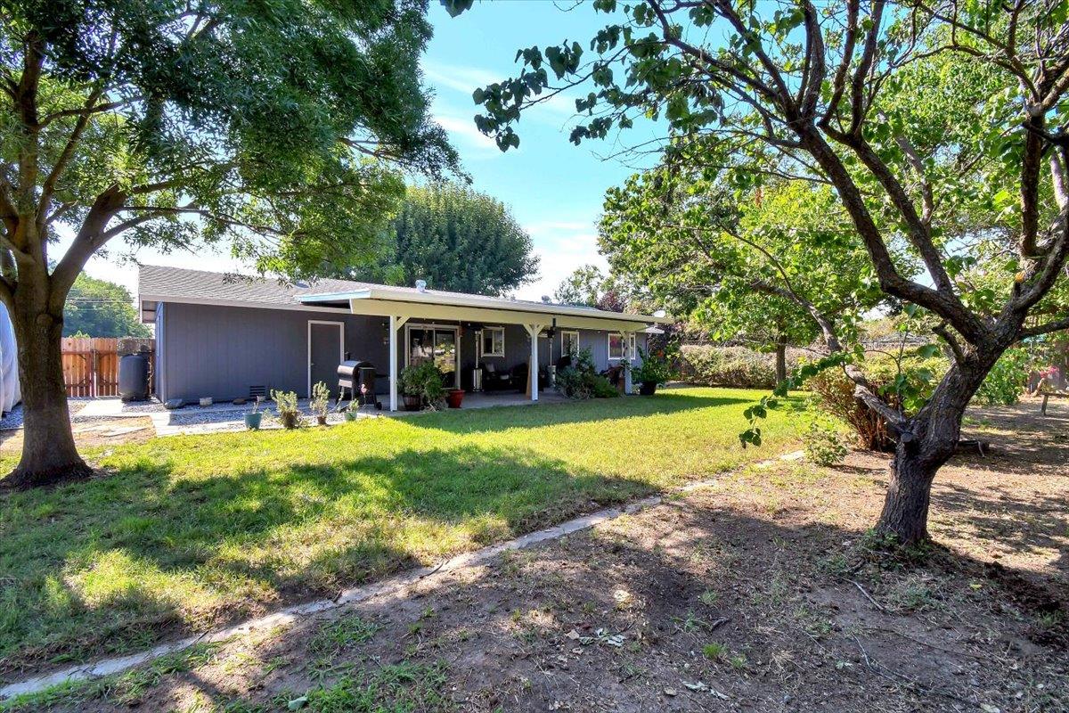 Detail Gallery Image 11 of 25 For 2469 Acacia Ave, Sutter,  CA 95982 - 3 Beds | 2 Baths