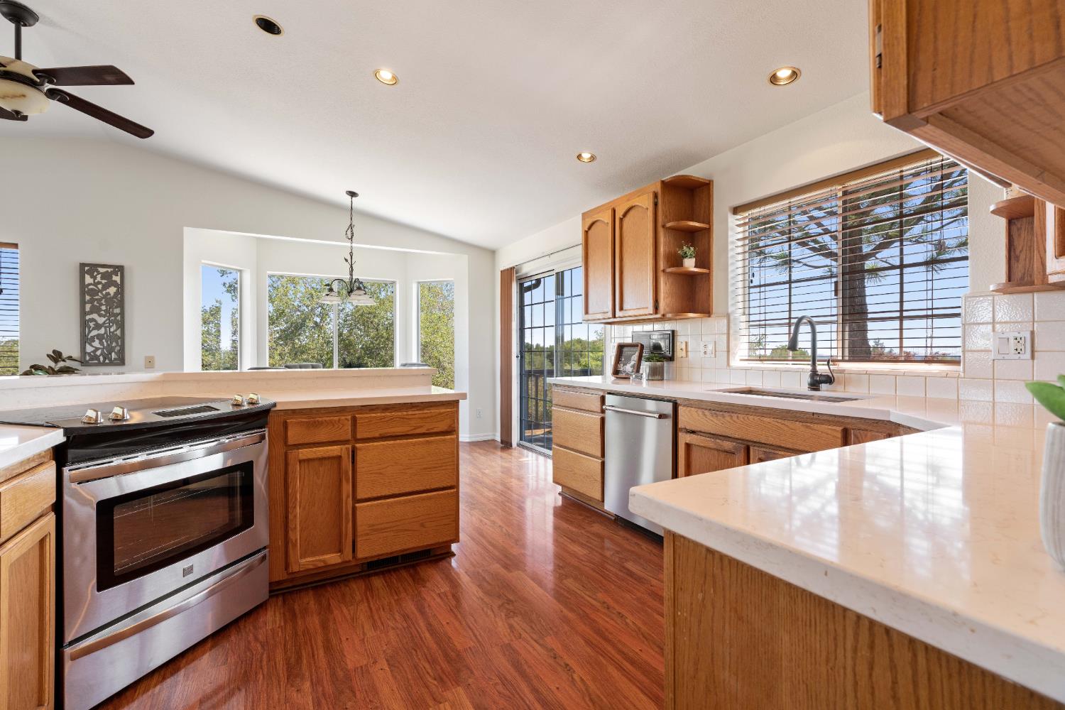 Detail Gallery Image 10 of 57 For 3140 Sierrama Dr, Shingle Springs,  CA 95682 - 4 Beds | 3 Baths