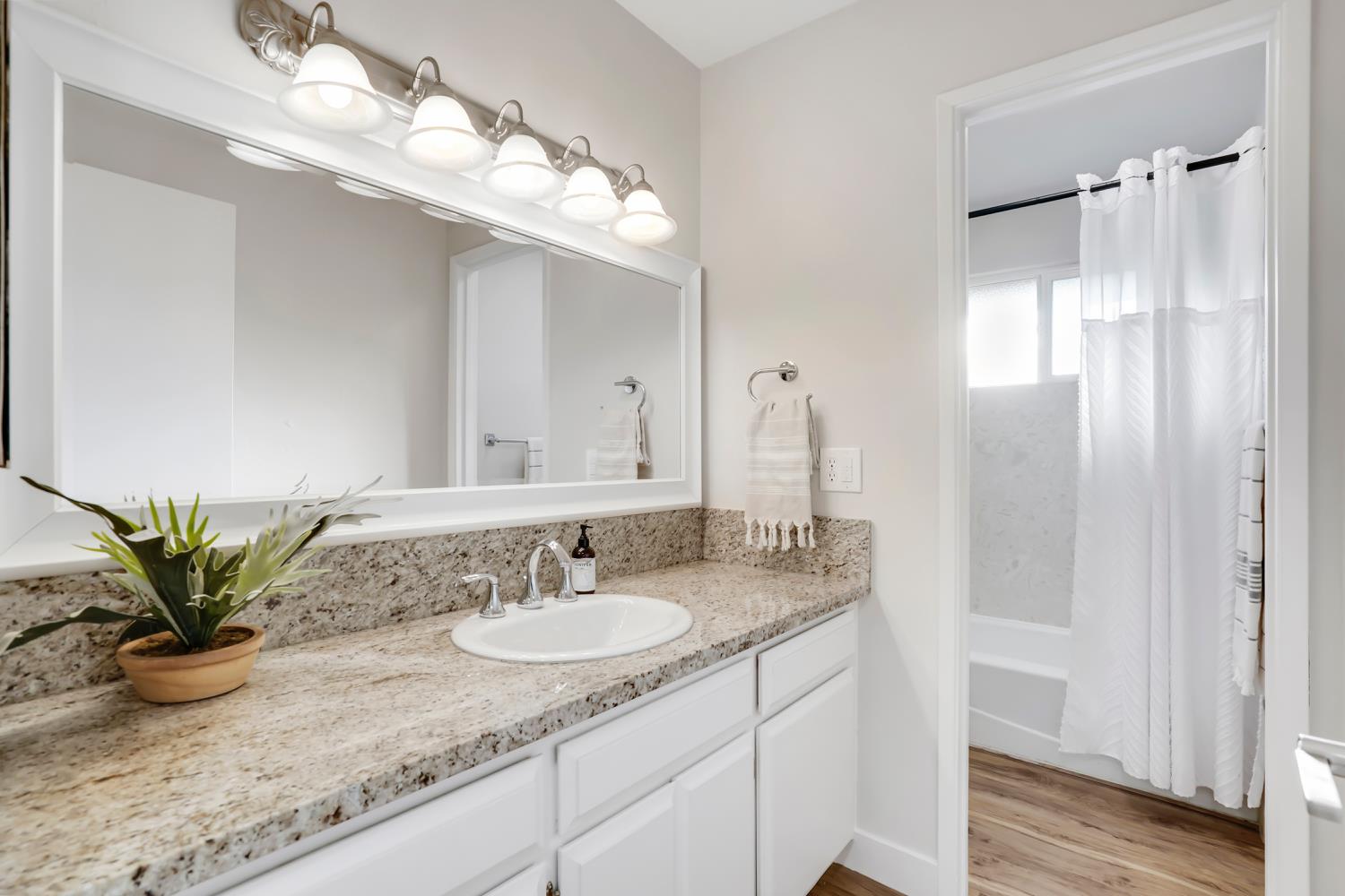 Detail Gallery Image 20 of 37 For 4025 Silver St, Rocklin,  CA 95677 - 5 Beds | 3/1 Baths