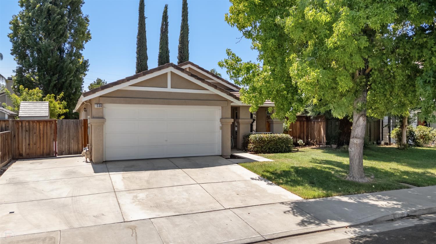 Detail Gallery Image 3 of 31 For 1566 Parkside Ct, Tracy,  CA 95376 - 3 Beds | 2 Baths