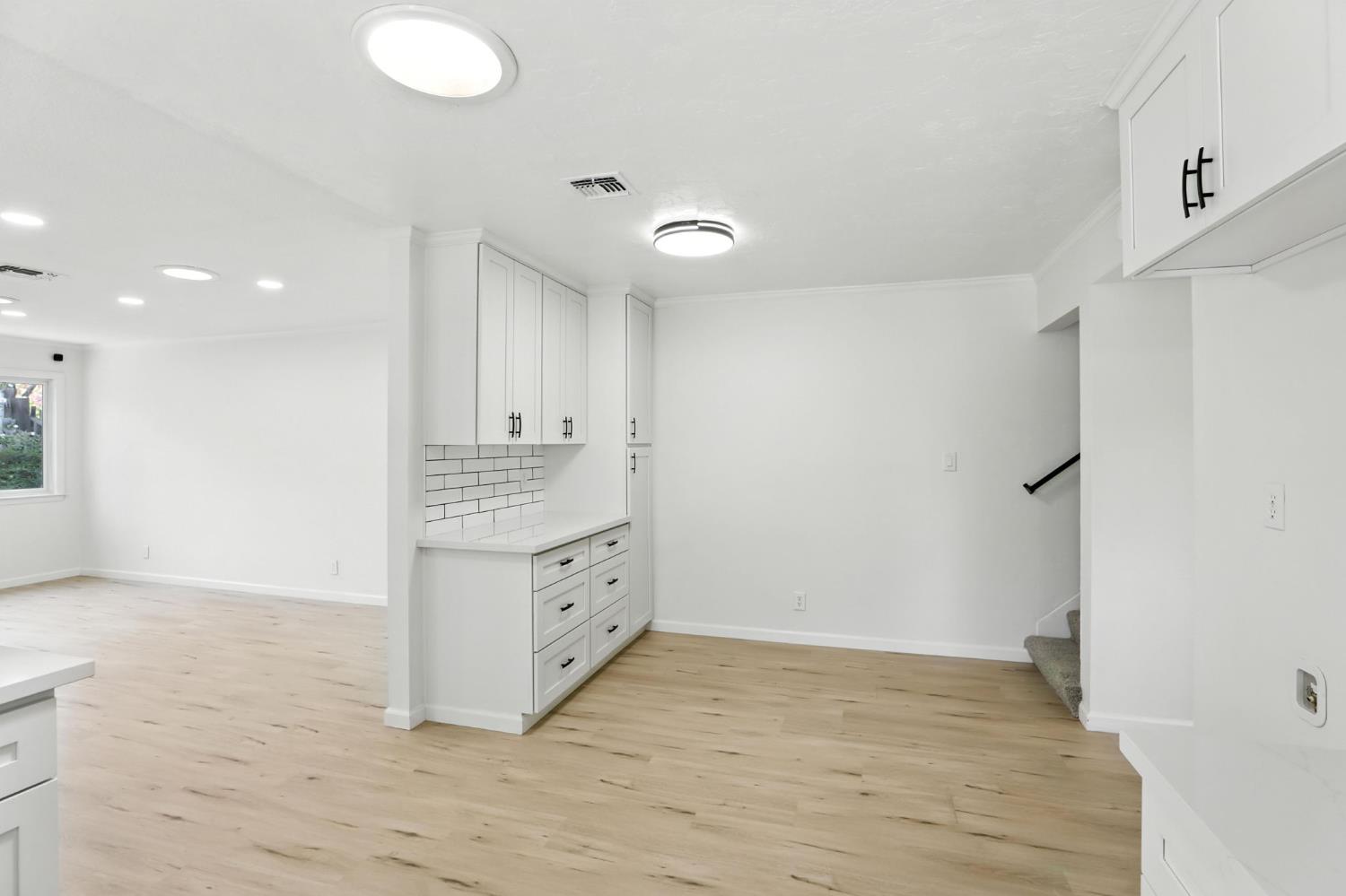 Detail Gallery Image 10 of 37 For 7969 Glenbar Way, Fair Oaks,  CA 95628 - 4 Beds | 2/1 Baths