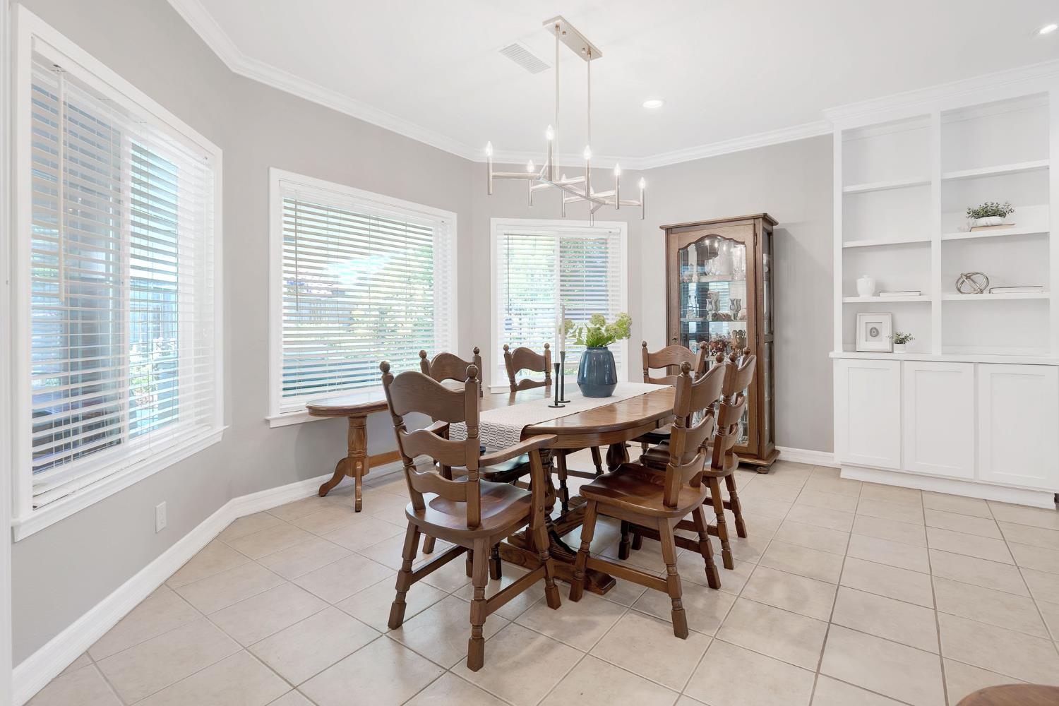 Detail Gallery Image 10 of 31 For 700 Fairview Dr, Woodland,  CA 95695 - 4 Beds | 2/1 Baths