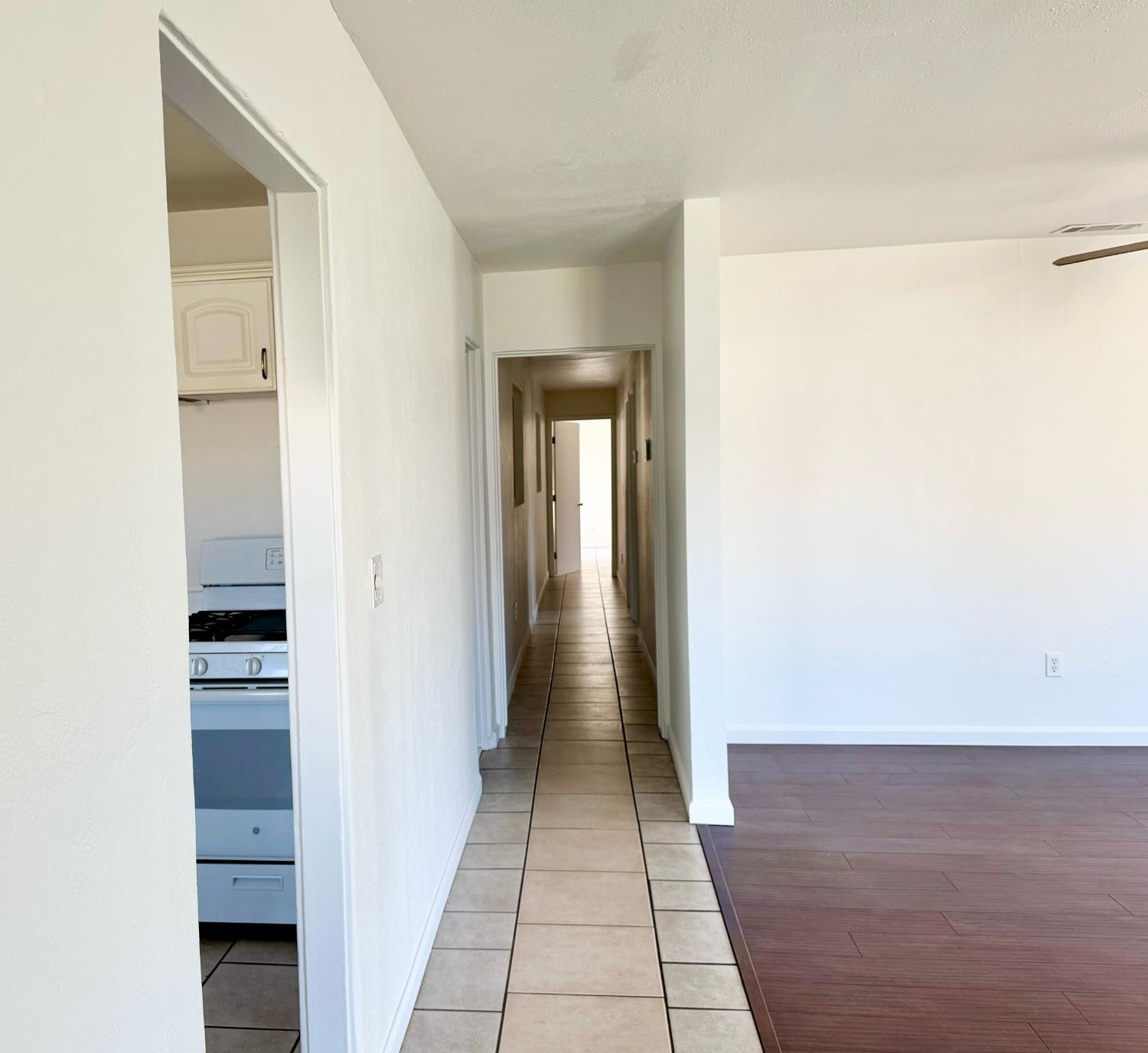 Detail Gallery Image 3 of 19 For 2818 Plover St, Sacramento,  CA 95815 - 4 Beds | 2 Baths