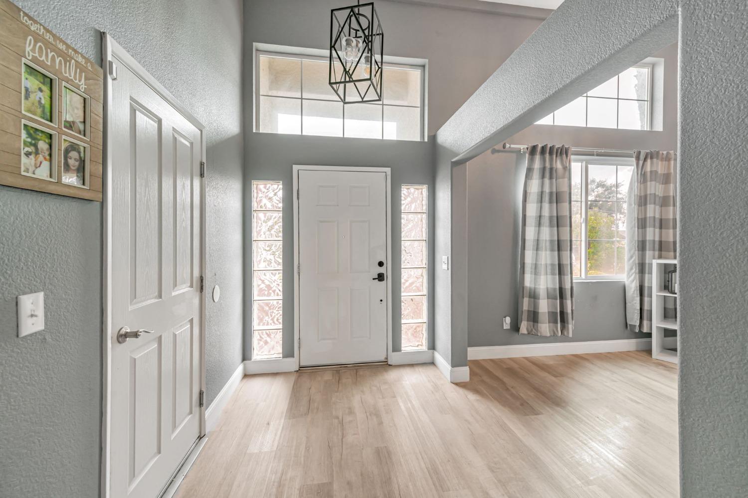 Detail Gallery Image 5 of 46 For 9065 Robbins Rd, Sacramento,  CA 95829 - 4 Beds | 2/1 Baths