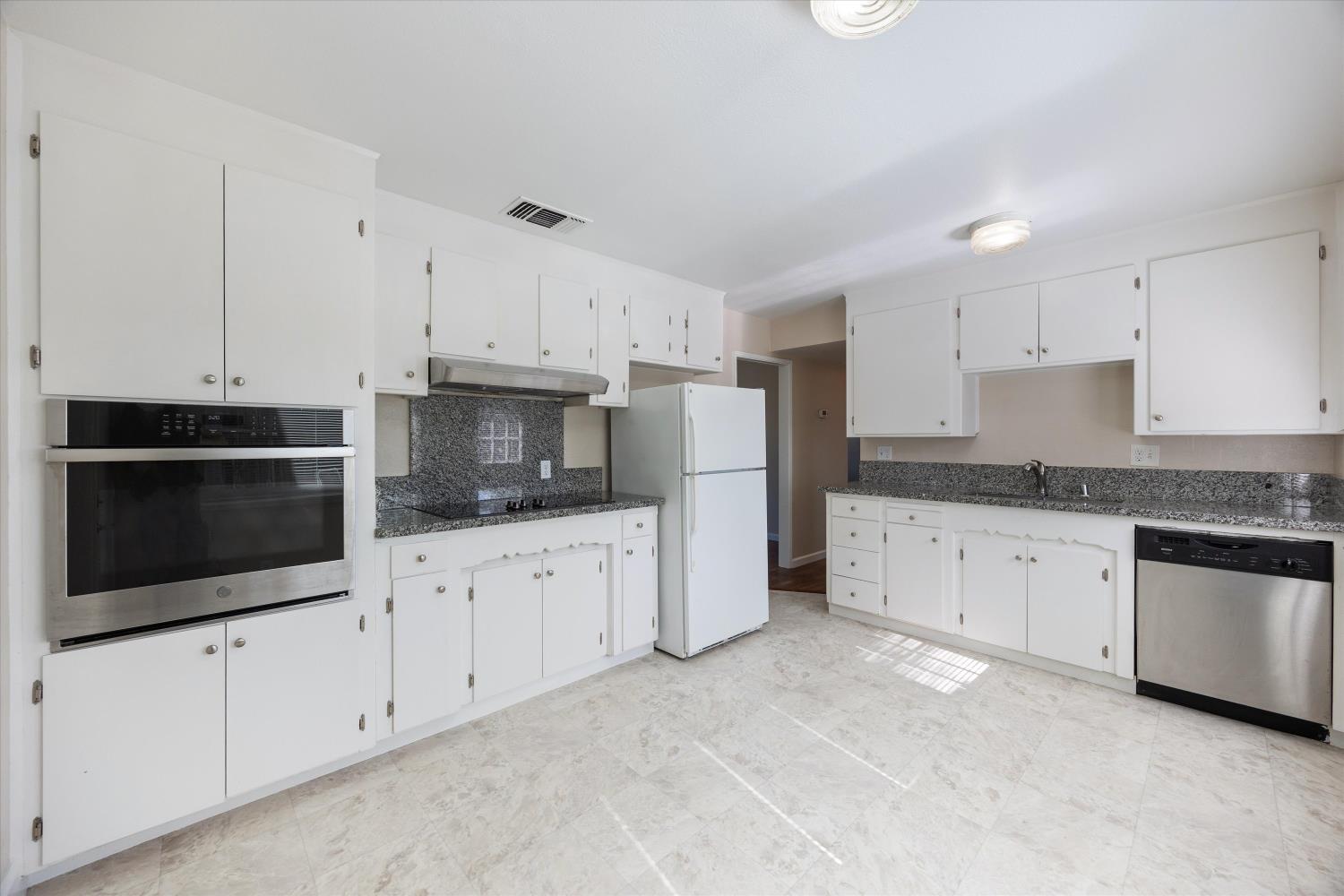 Detail Gallery Image 5 of 39 For 2326 Ramon Dr, Sacramento,  CA 95825 - – Beds | – Baths