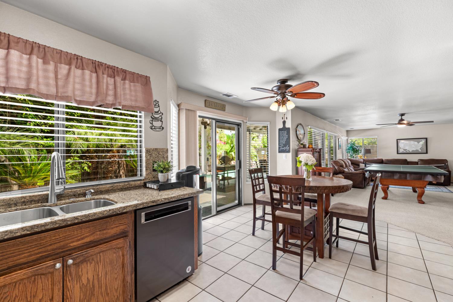 Detail Gallery Image 11 of 39 For 1551 Arnell Pl, Manteca,  CA 95337 - 3 Beds | 2/1 Baths