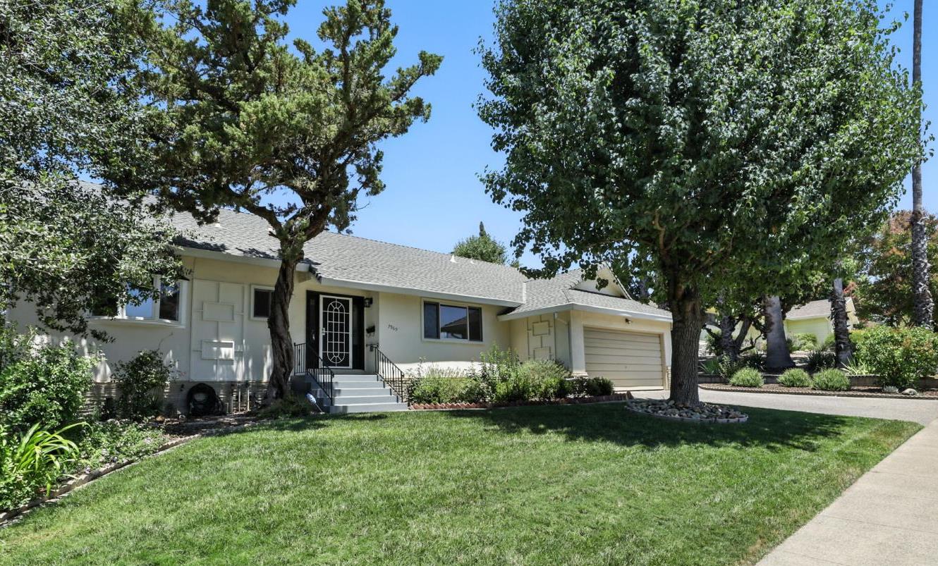 Detail Gallery Image 2 of 37 For 7969 Glenbar Way, Fair Oaks,  CA 95628 - 4 Beds | 2/1 Baths