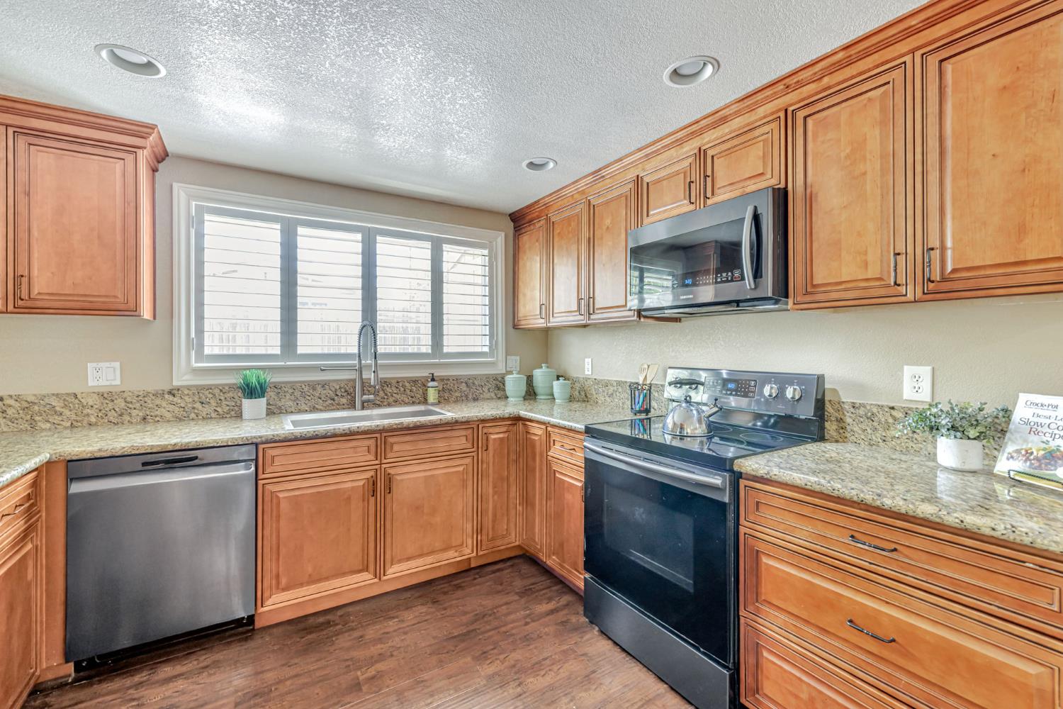 Detail Gallery Image 13 of 58 For 4469 Benton Way, Shingle Springs,  CA 95682 - 4 Beds | 2 Baths