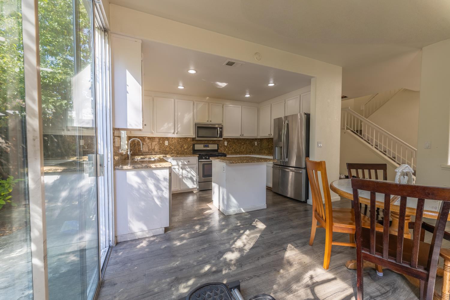 Detail Gallery Image 10 of 37 For 39965 Potrero Dr, Newark,  CA 94560 - 4 Beds | 3 Baths