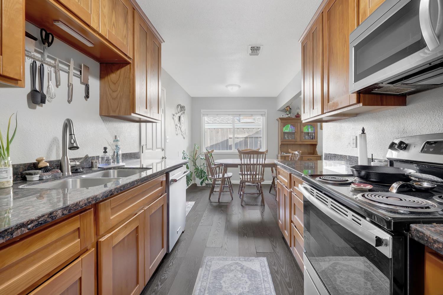 Detail Gallery Image 8 of 19 For 143 W Woodland Ave, Woodland,  CA 95695 - 3 Beds | 1 Baths