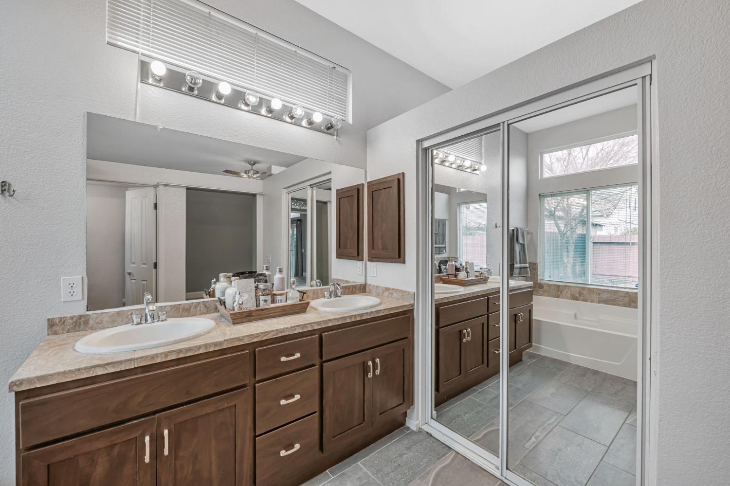 Detail Gallery Image 23 of 46 For 9065 Robbins Rd, Sacramento,  CA 95829 - 4 Beds | 2/1 Baths