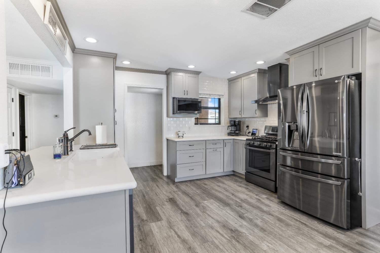 Detail Gallery Image 8 of 37 For 318 Portola Way, Tracy,  CA 95376 - 3 Beds | 2 Baths