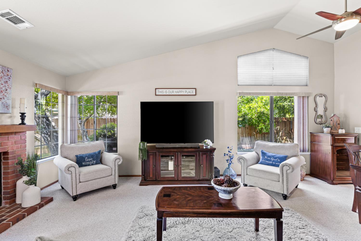 Detail Gallery Image 3 of 39 For 1551 Arnell Pl, Manteca,  CA 95337 - 3 Beds | 2/1 Baths