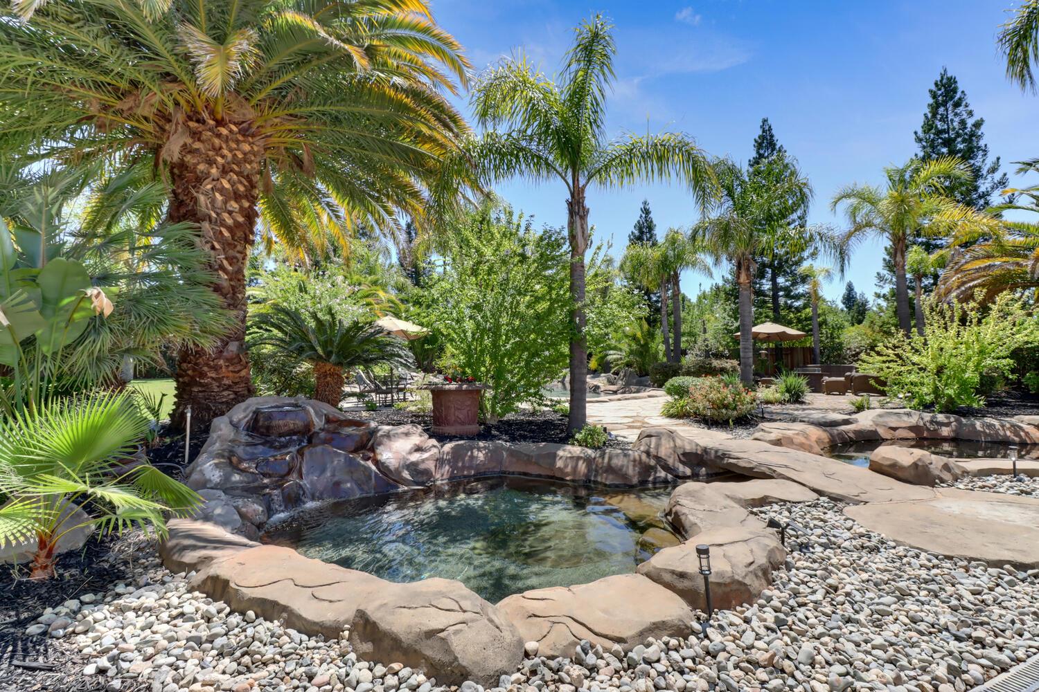 Detail Gallery Image 57 of 92 For 9896 Silvergate Ln, Elk Grove,  CA 95624 - 5 Beds | 3 Baths