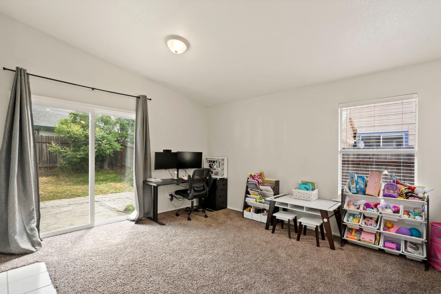 Detail Gallery Image 9 of 22 For 5279 Jacinto Ave, Sacramento,  CA 95823 - 3 Beds | 2 Baths