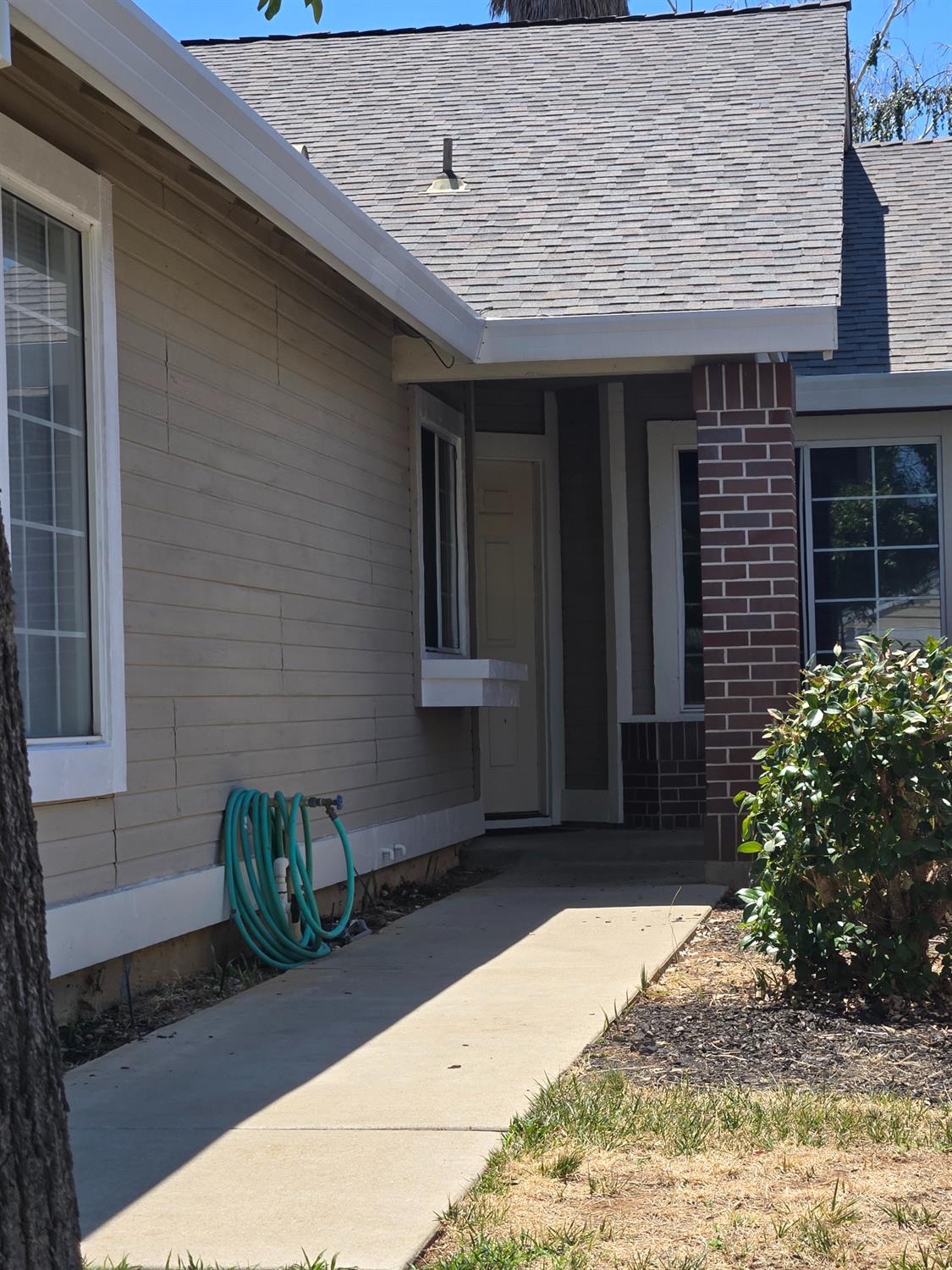Detail Gallery Image 2 of 25 For 9388 Allendale Way, Sacramento,  CA 95829 - 3 Beds | 2 Baths