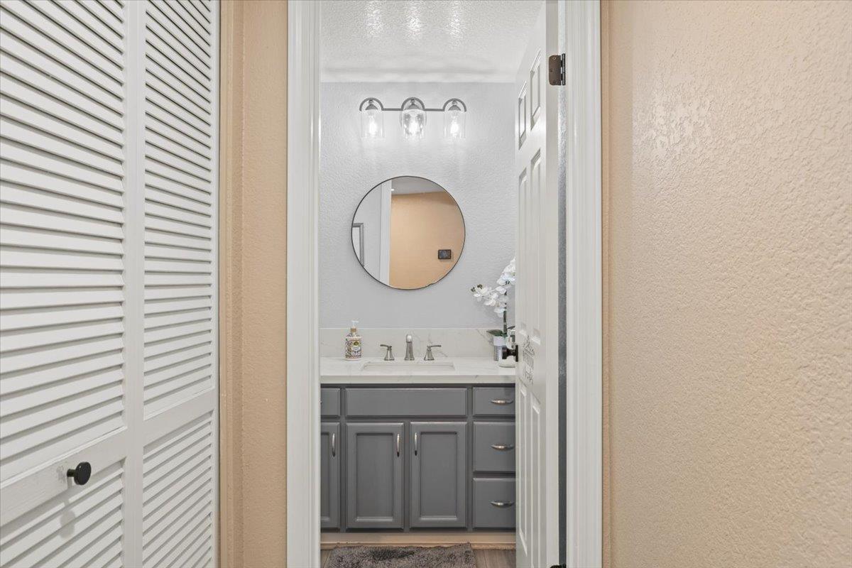 Detail Gallery Image 19 of 41 For 9128 Miners Creek Ct, Elk Grove,  CA 95758 - 4 Beds | 2/1 Baths