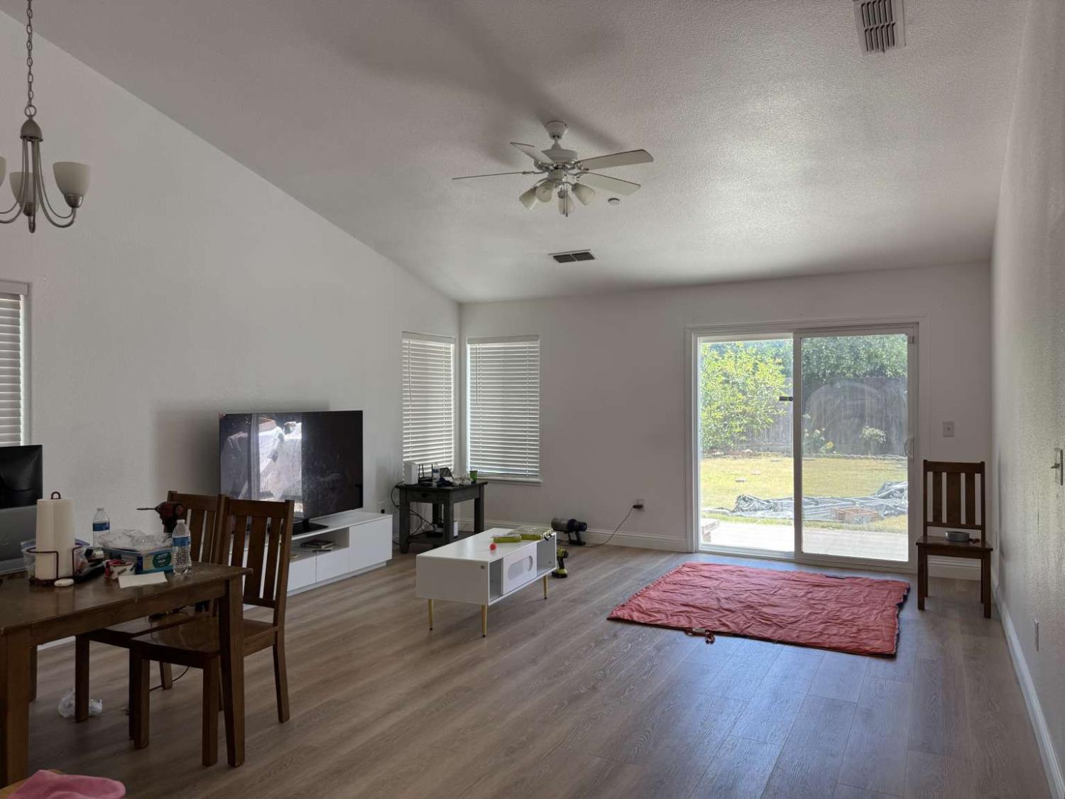 Detail Gallery Image 12 of 41 For 328 Sunburst St, Los Banos,  CA 93635 - 3 Beds | 2 Baths