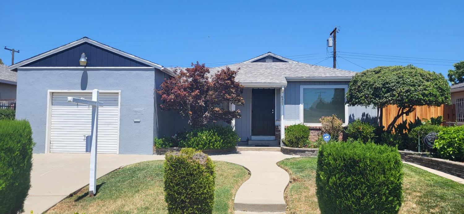 Detail Gallery Image 2 of 8 For 6801 38th Ave, Sacramento,  CA 95824 - 3 Beds | 1 Baths