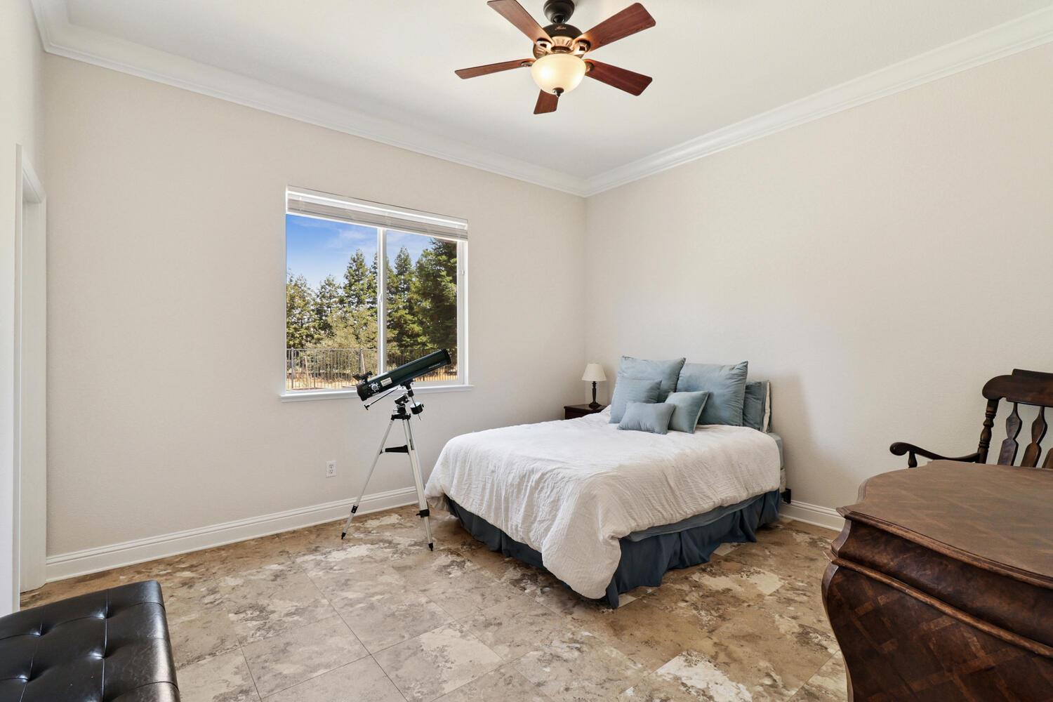 Detail Gallery Image 39 of 92 For 9896 Silvergate Ln, Elk Grove,  CA 95624 - 5 Beds | 3 Baths
