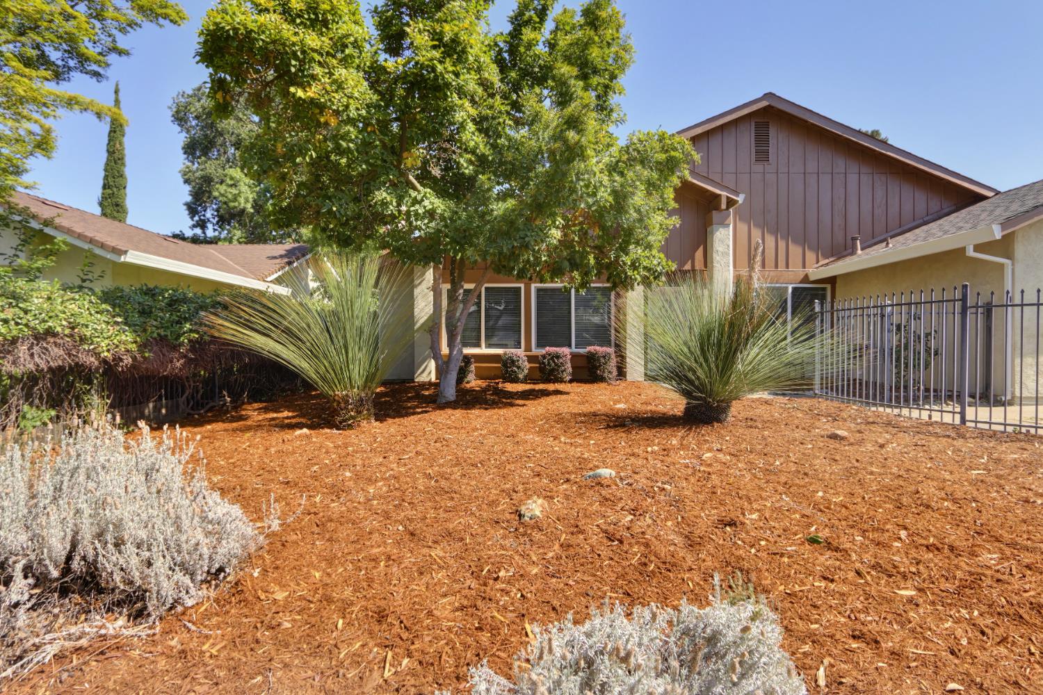Detail Gallery Image 6 of 48 For 9013 Meadowsweet Way, Elk Grove,  CA 95624 - 4 Beds | 2 Baths