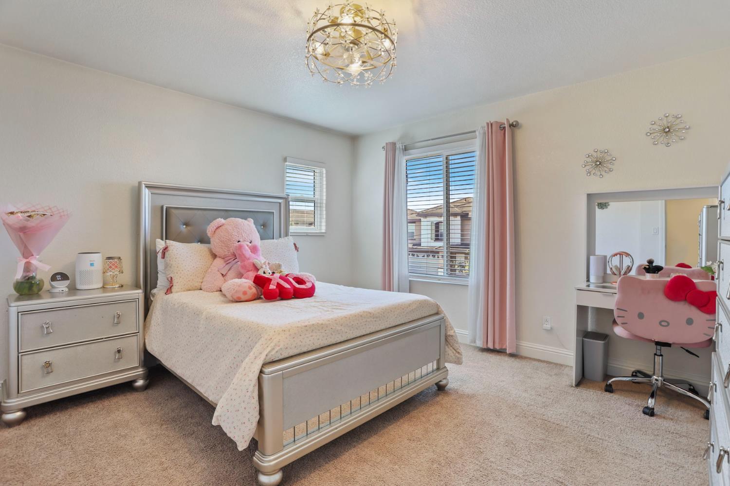 Detail Gallery Image 18 of 41 For 8841 Billfish Way, Sacramento,  CA 95828 - 5 Beds | 2/1 Baths