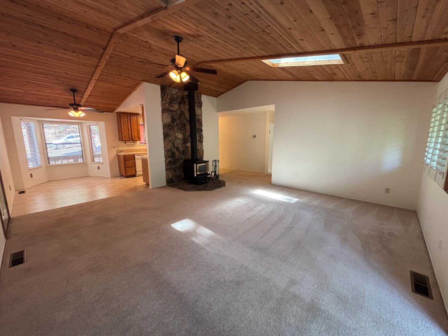 Detail Gallery Image 6 of 22 For 6210 Kokanee Ln, Pollock Pines,  CA 95726 - 3 Beds | 2 Baths