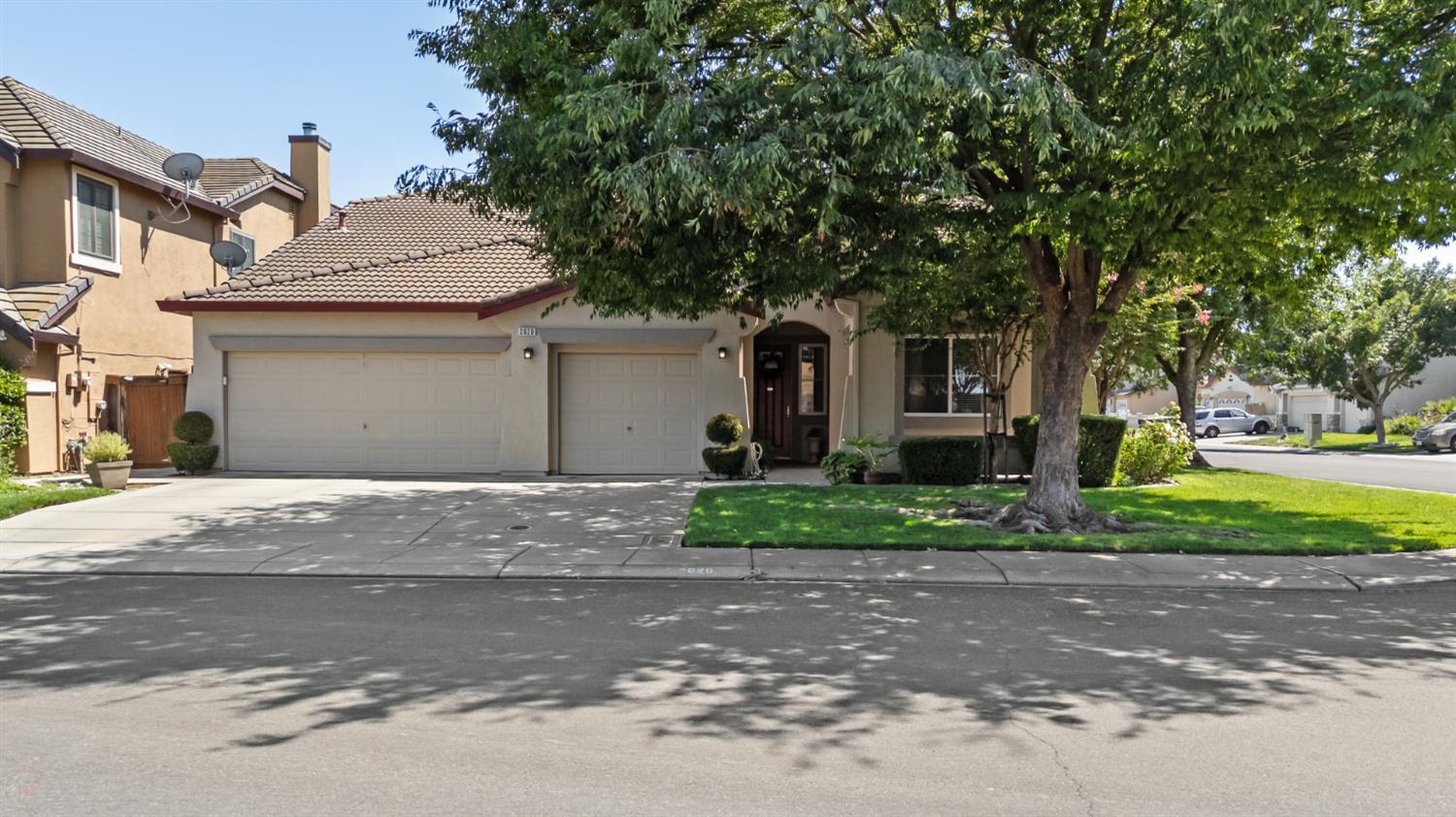 Detail Gallery Image 1 of 60 For 2020 Malcolm Way, Modesto,  CA 95356 - 3 Beds | 3 Baths