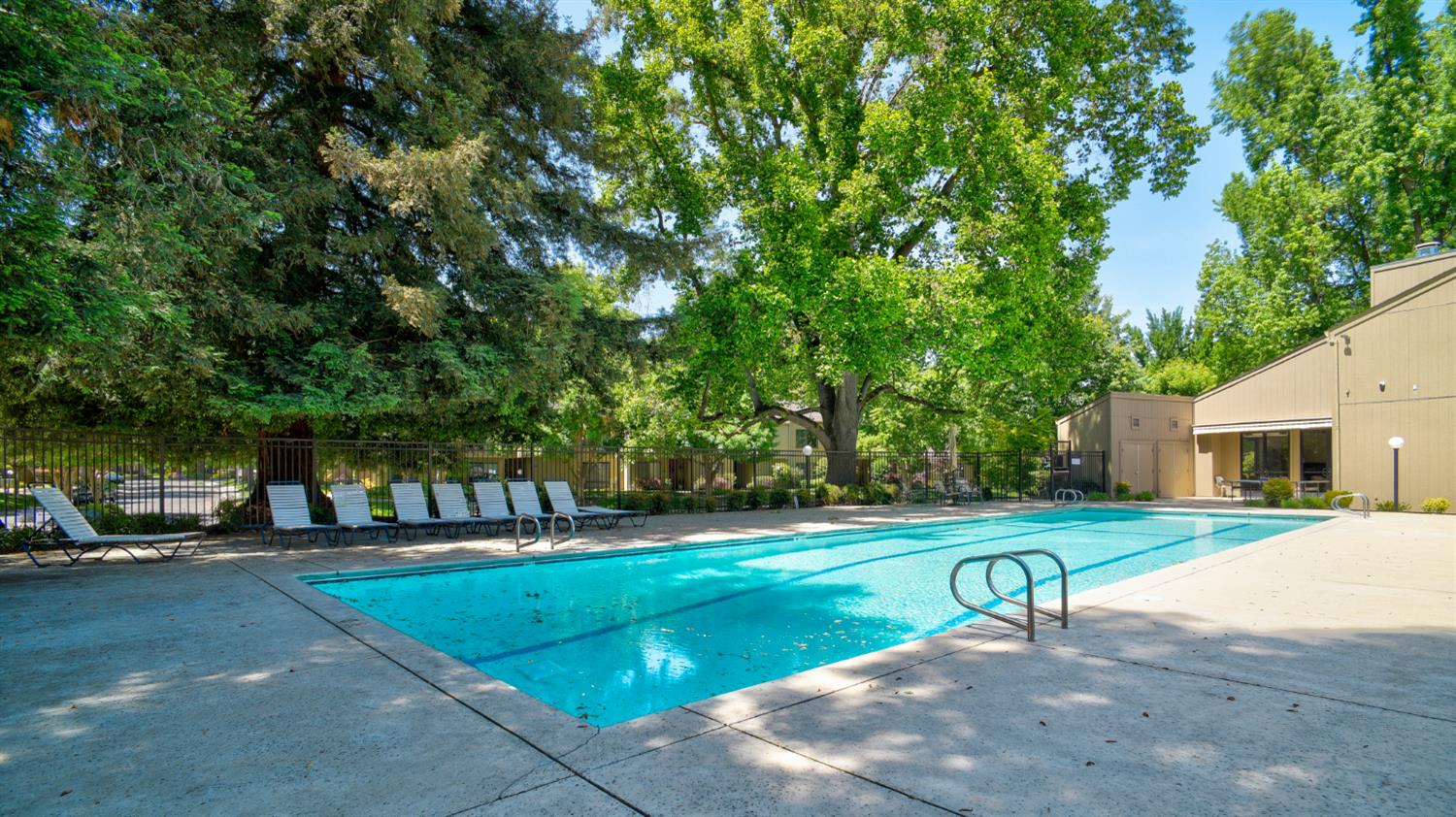 Detail Gallery Image 39 of 40 For 401 Dunbarton Cir, Sacramento,  CA 95825 - 3 Beds | 2 Baths