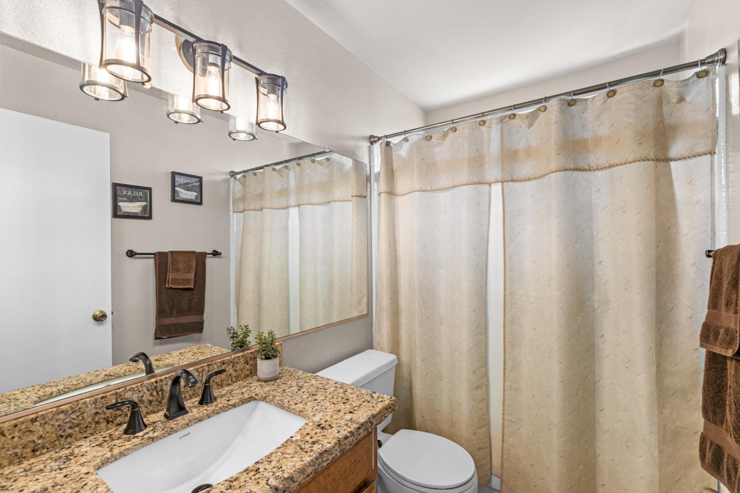 Detail Gallery Image 21 of 39 For 1551 Arnell Pl, Manteca,  CA 95337 - 3 Beds | 2/1 Baths