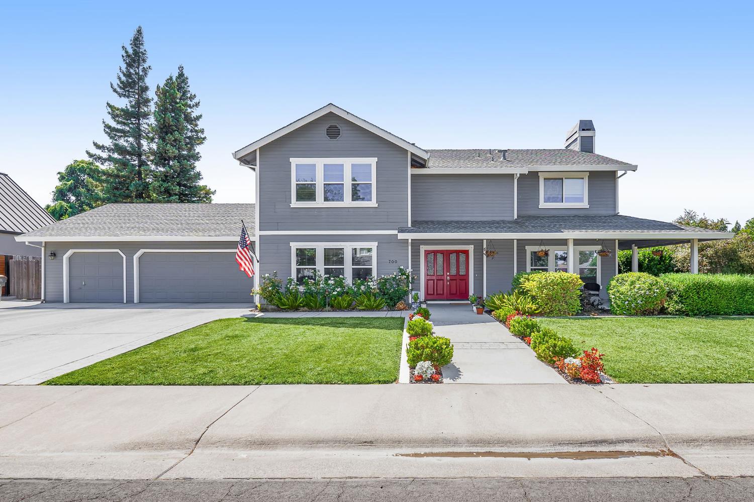 Detail Gallery Image 1 of 31 For 700 Fairview Dr, Woodland,  CA 95695 - 4 Beds | 2/1 Baths