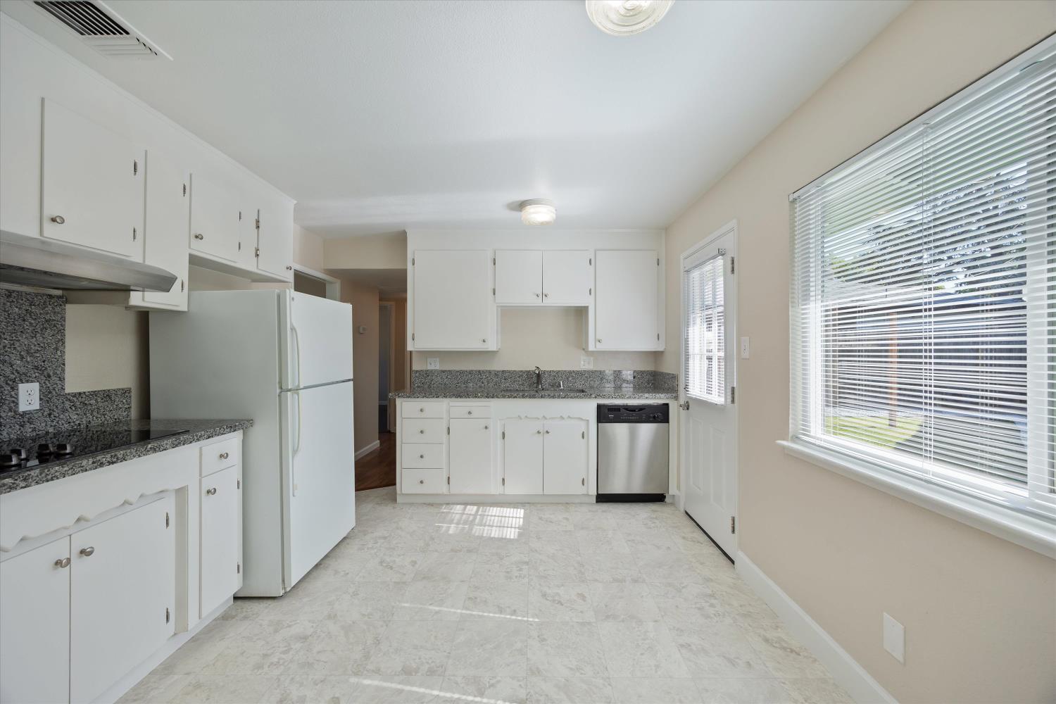 Detail Gallery Image 6 of 39 For 2326 Ramon Dr, Sacramento,  CA 95825 - – Beds | – Baths