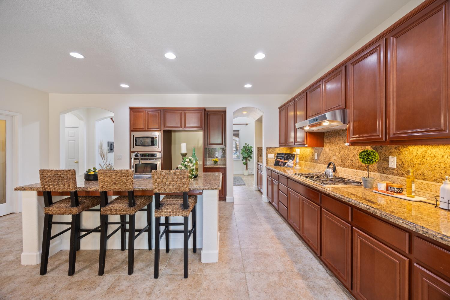 Detail Gallery Image 19 of 78 For 6904 Rio Tejo Way, Elk Grove,  CA 95757 - 5 Beds | 3 Baths